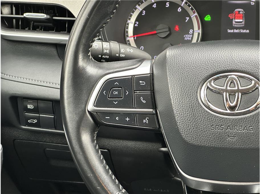 Used 2020 Toyota Highlander LE AWD/4WD image 23