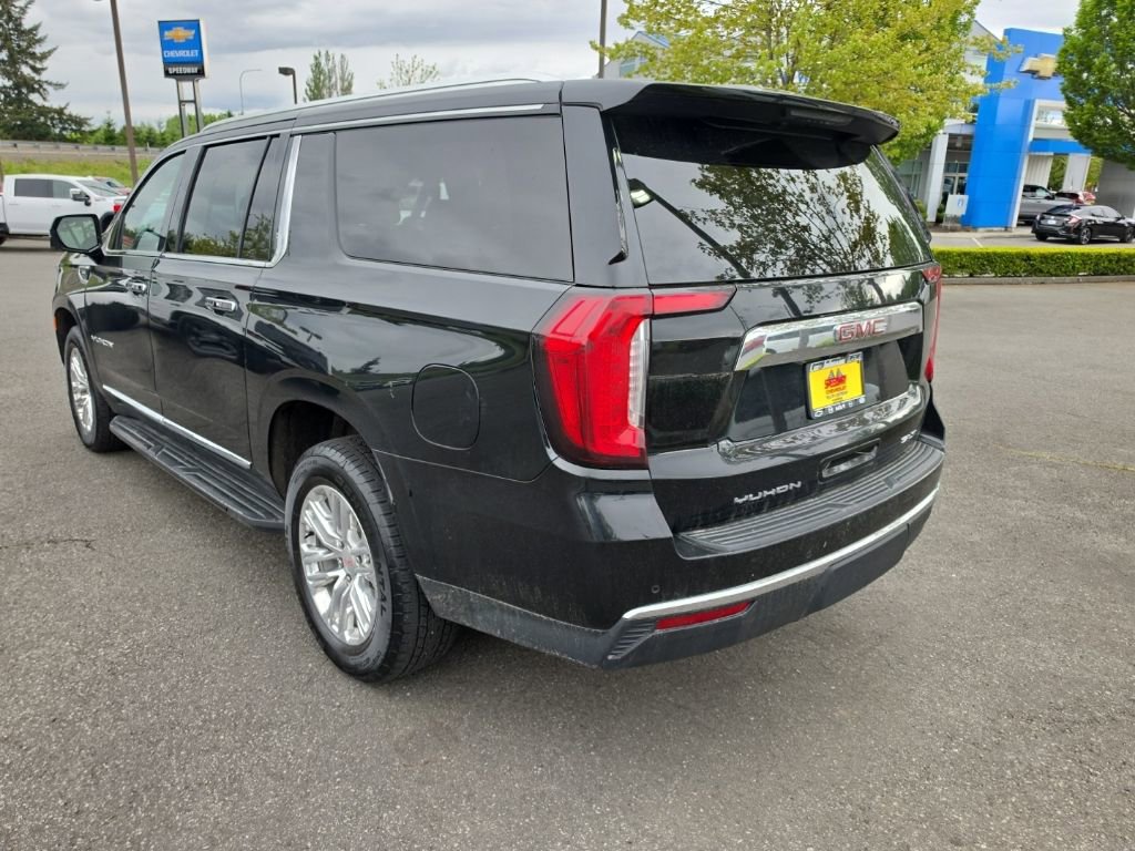 Used 2024 GMC Yukon XL SLT w/ SLT Luxury Package AWD/4WD image 3