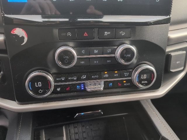 Used 2024 Ford Expedition XLT AWD/4WD image 24