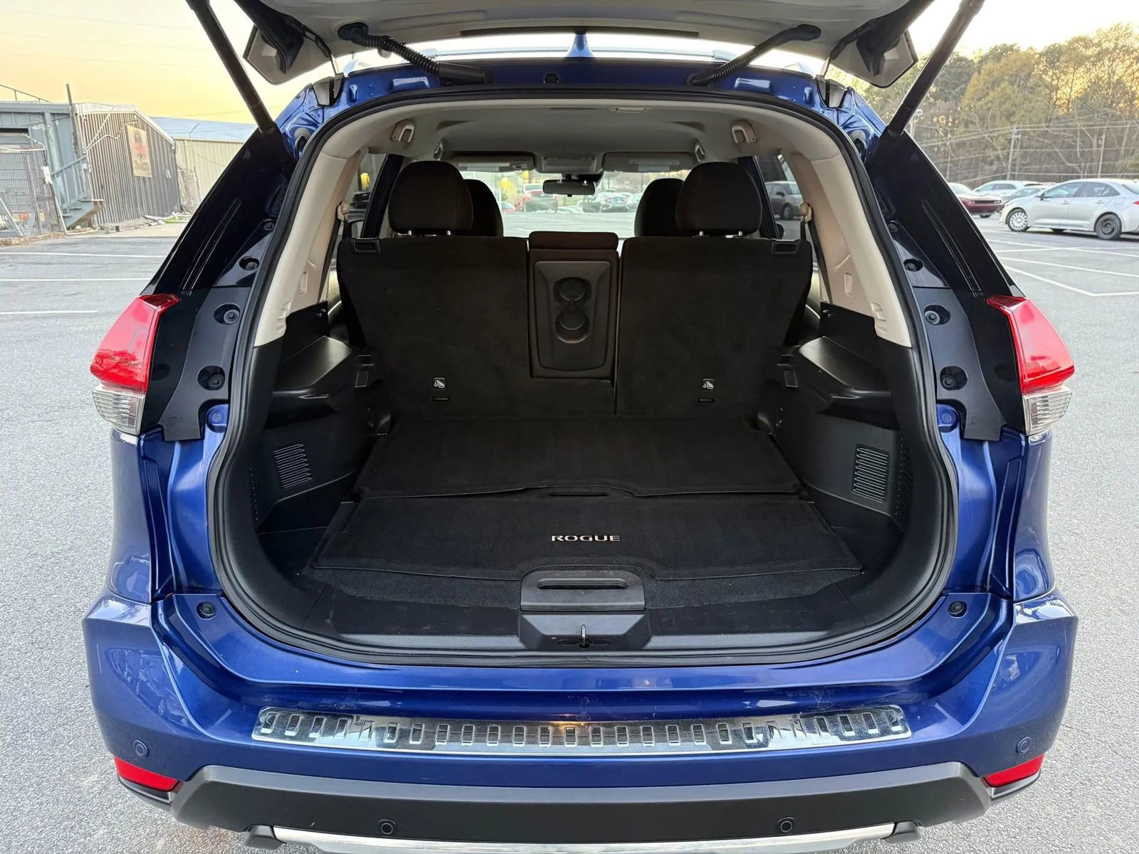 Used 2019 Nissan Rogue SV w/ Premium Package FWD image 24