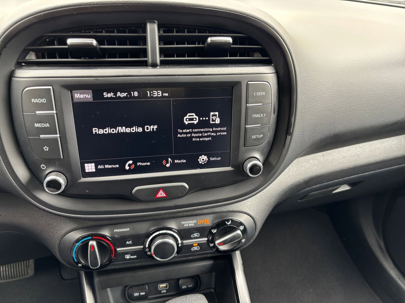Used 2025 Kia Soul LX w/ LX Technology Package FWD image 21