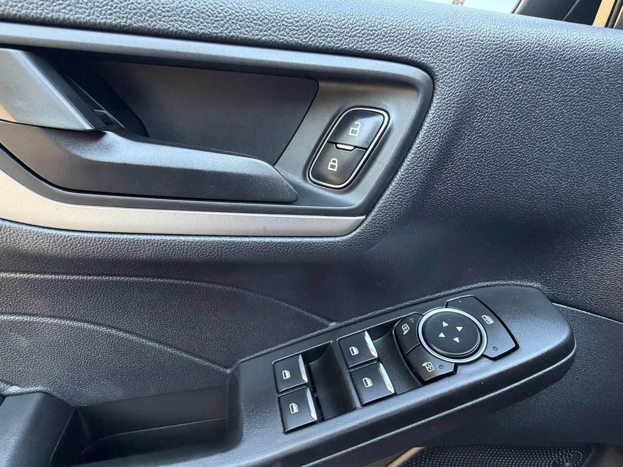 Used 2022 Ford Escape SE w/ Cold Weather Package FWD image 28
