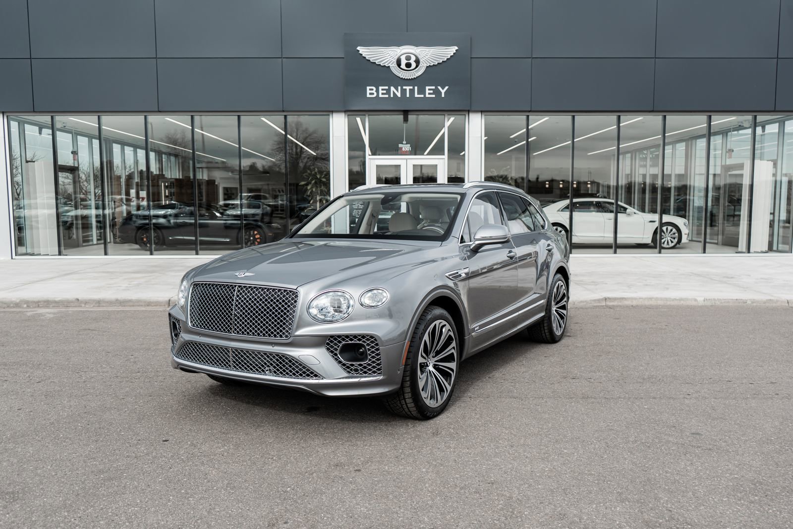 Used 2022 Bentley Bentayga image 1