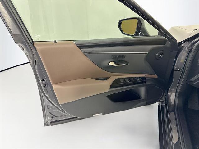 Certified 2023 Lexus ES 300h w/ Accessory Package (Z1) image 25