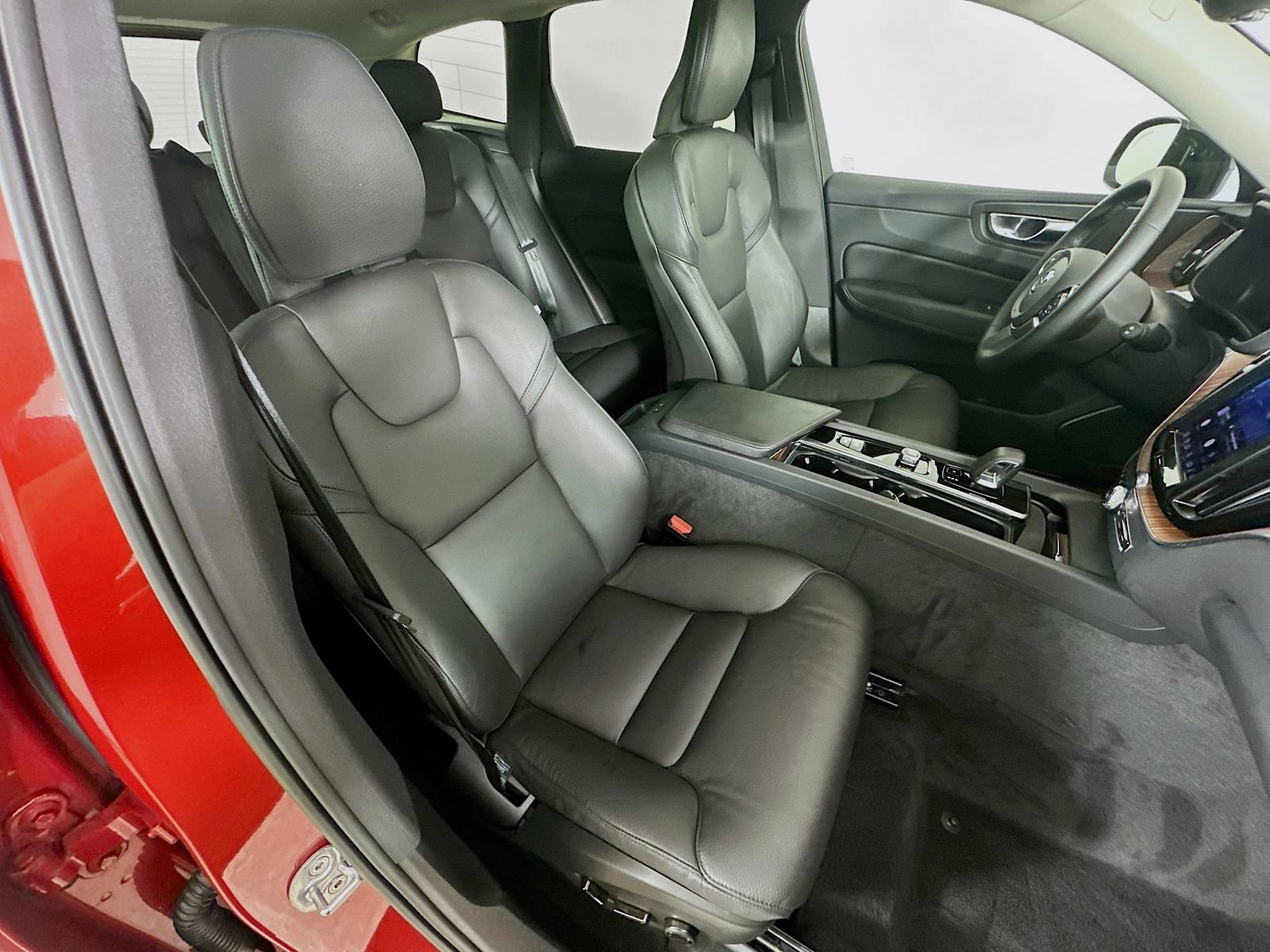 Used 2023 Volvo XC60 B5 Plus w/ Climate Package AWD/4WD image 43