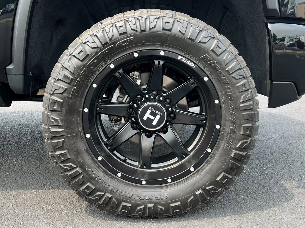Used 2025 Chevrolet Silverado 2500 ZR2 w/ Technology Package image 18