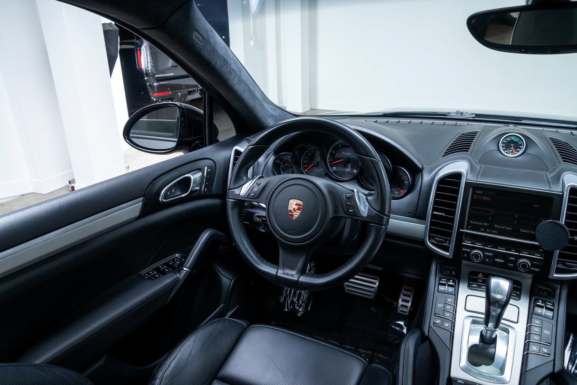 Used 2014 Porsche Cayenne Turbo w/ Comfort Plus Package (PU4) AWD/4WD image 9