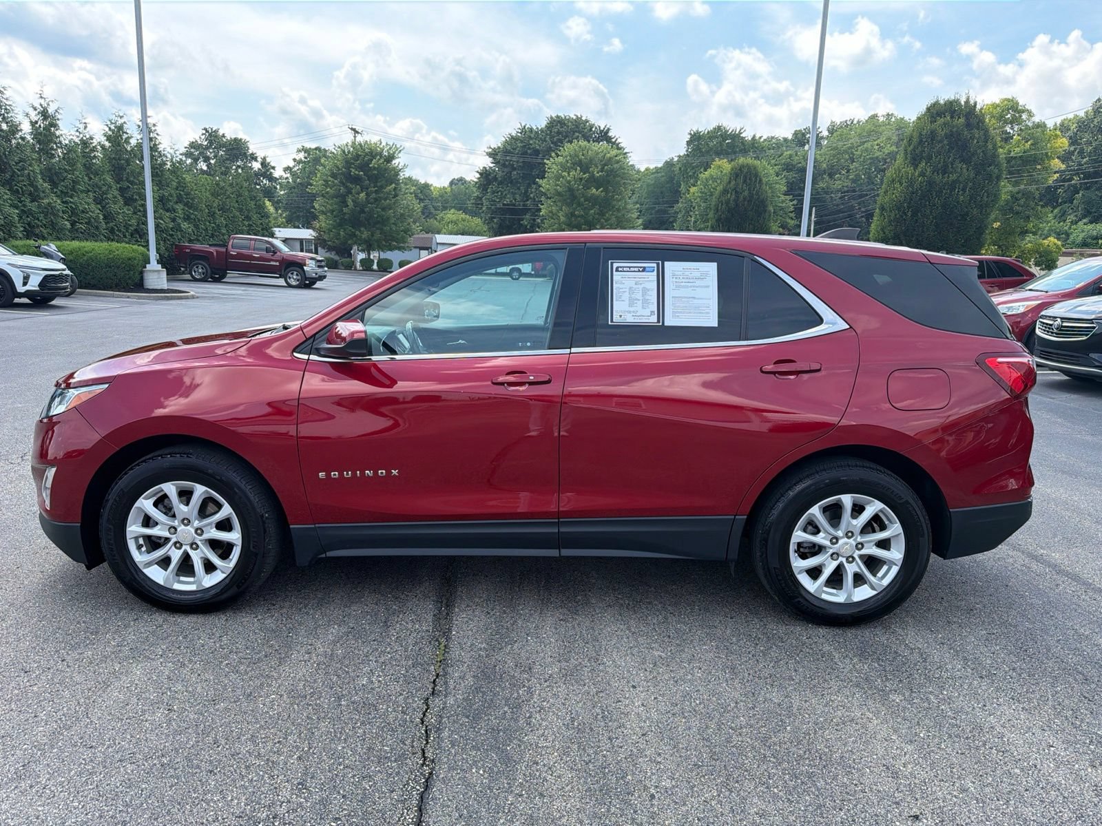 Used 2020 Chevrolet Equinox LT w/ Driver Convenience Package FWD image 2