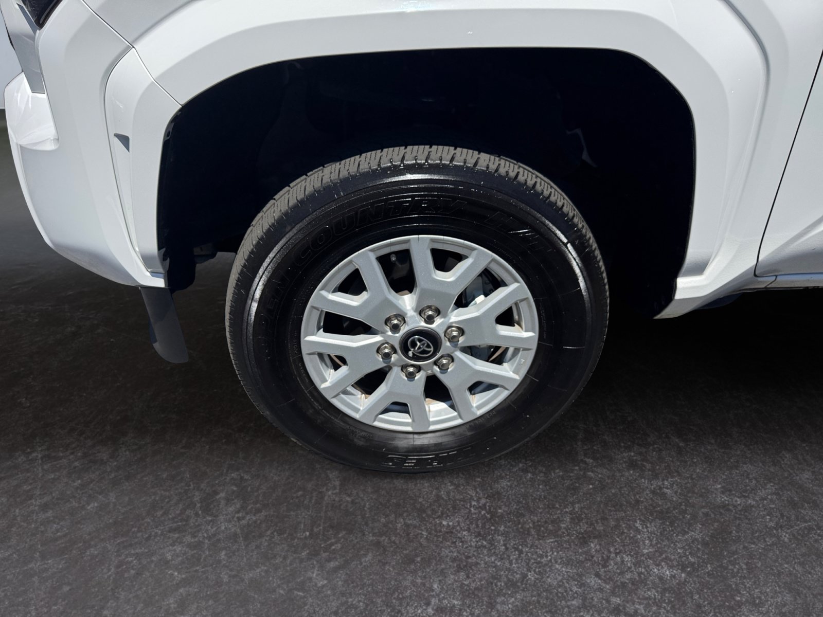 Used 2025 Toyota Tacoma SR5 AWD/4WD image 14