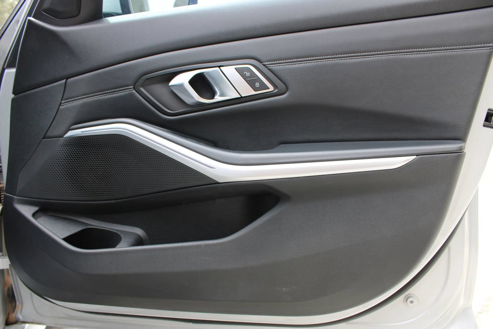 Used 2019 BMW 330i Sedan w/ Driving Assistance Package RWD image 3