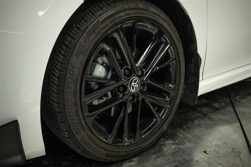 Used 2025 Toyota Camry SE w/ Convenience Package image 3