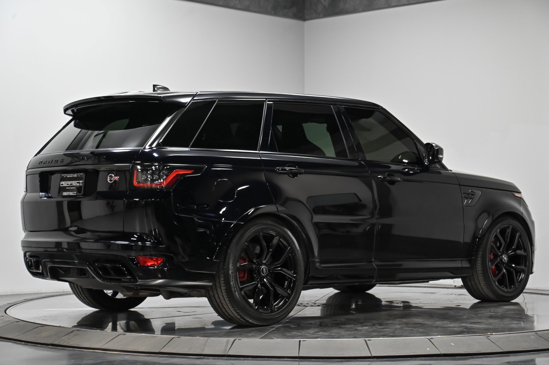 Used 2022 Land Rover Range Rover Sport SVR Carbon Edition image 12
