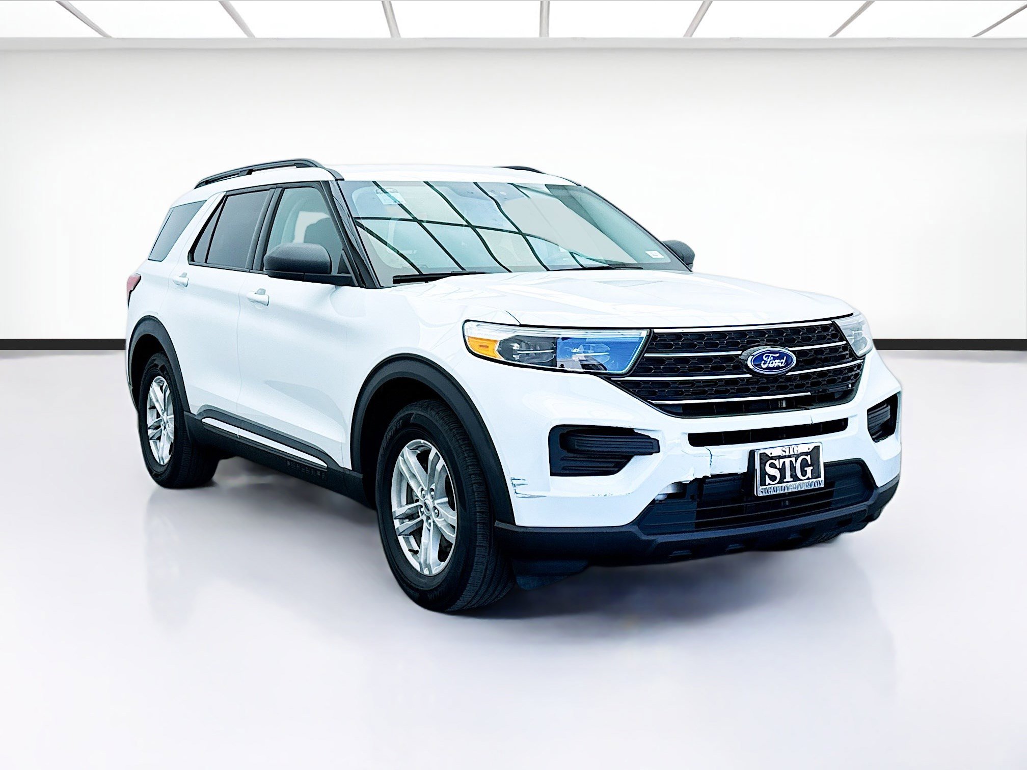 Used 2021 Ford Explorer XLT image 3
