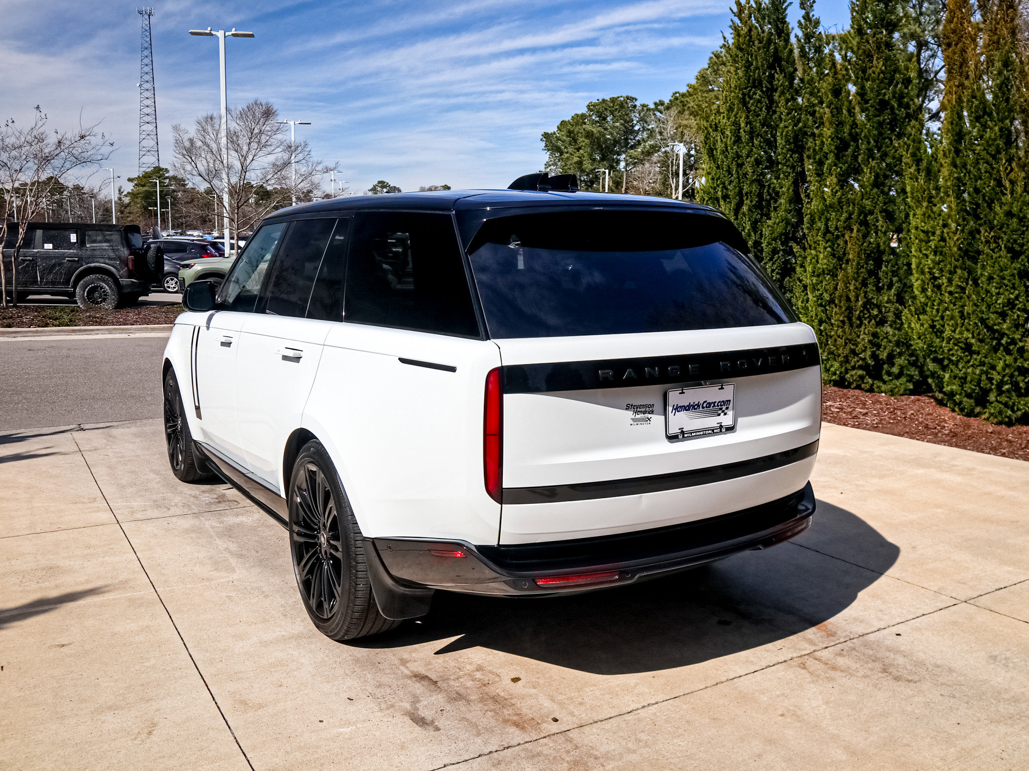 Used 2025 Land Rover Range Rover SE AWD/4WD image 8