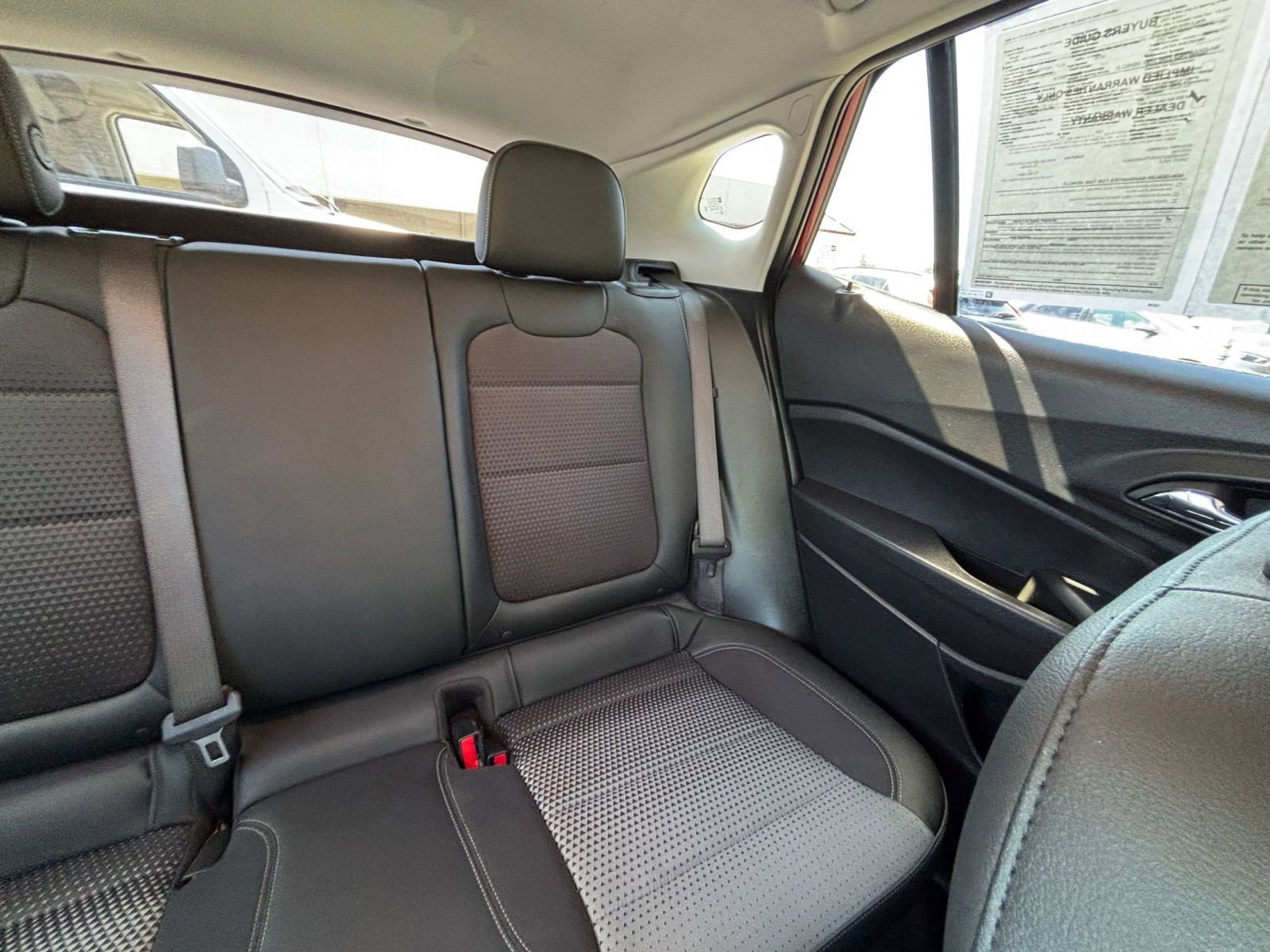 Used 2025 Chevrolet Trax LT FWD image 36