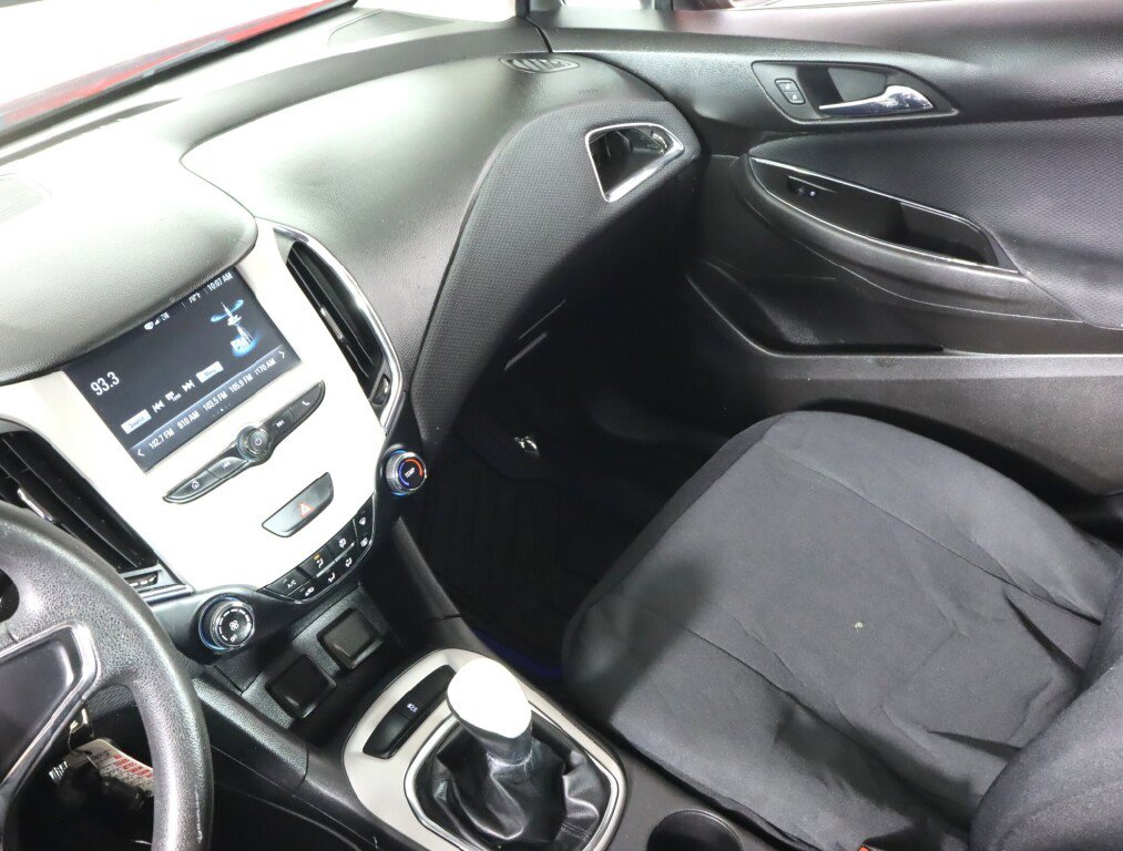 Used 2018 Chevrolet Cruze LS image 24