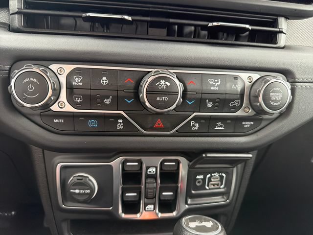Used 2025 Jeep Wrangler Unlimited Sahara w/ Safety Group AWD/4WD image 24