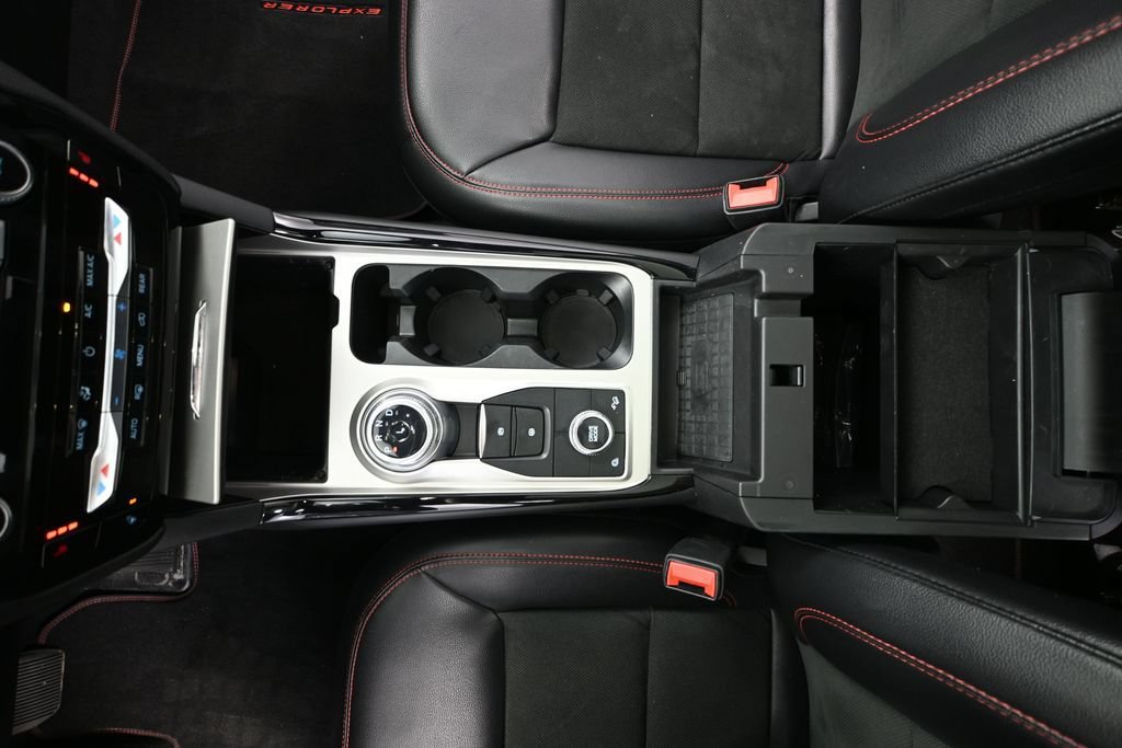 Used 2023 Ford Explorer ST-Line AWD/4WD image 38