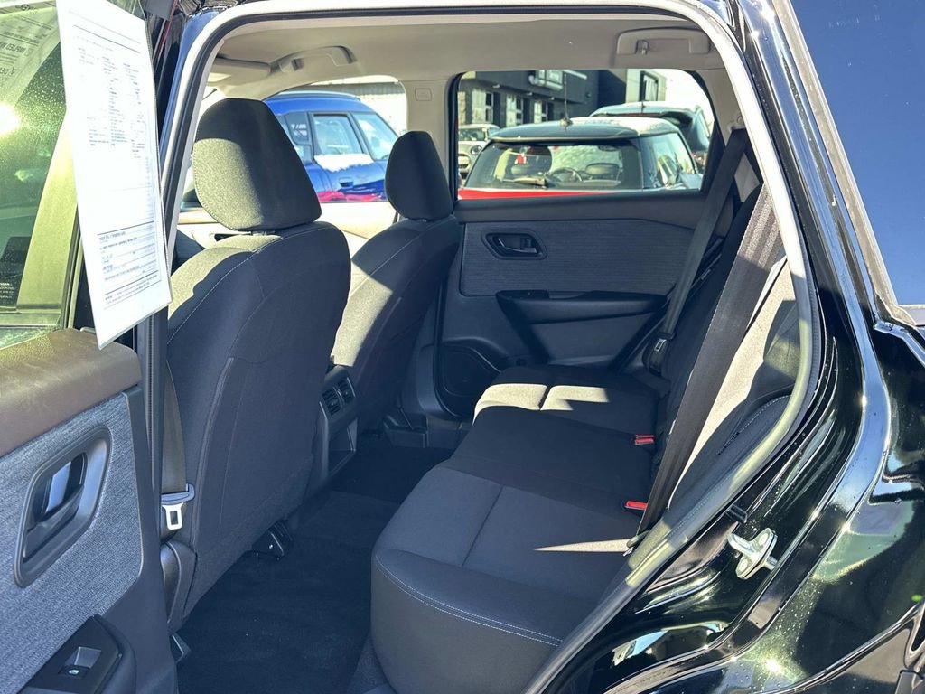 Used 2023 Nissan Rogue S image 25