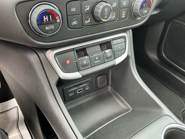 Used 2024 GMC Terrain SLT image 34