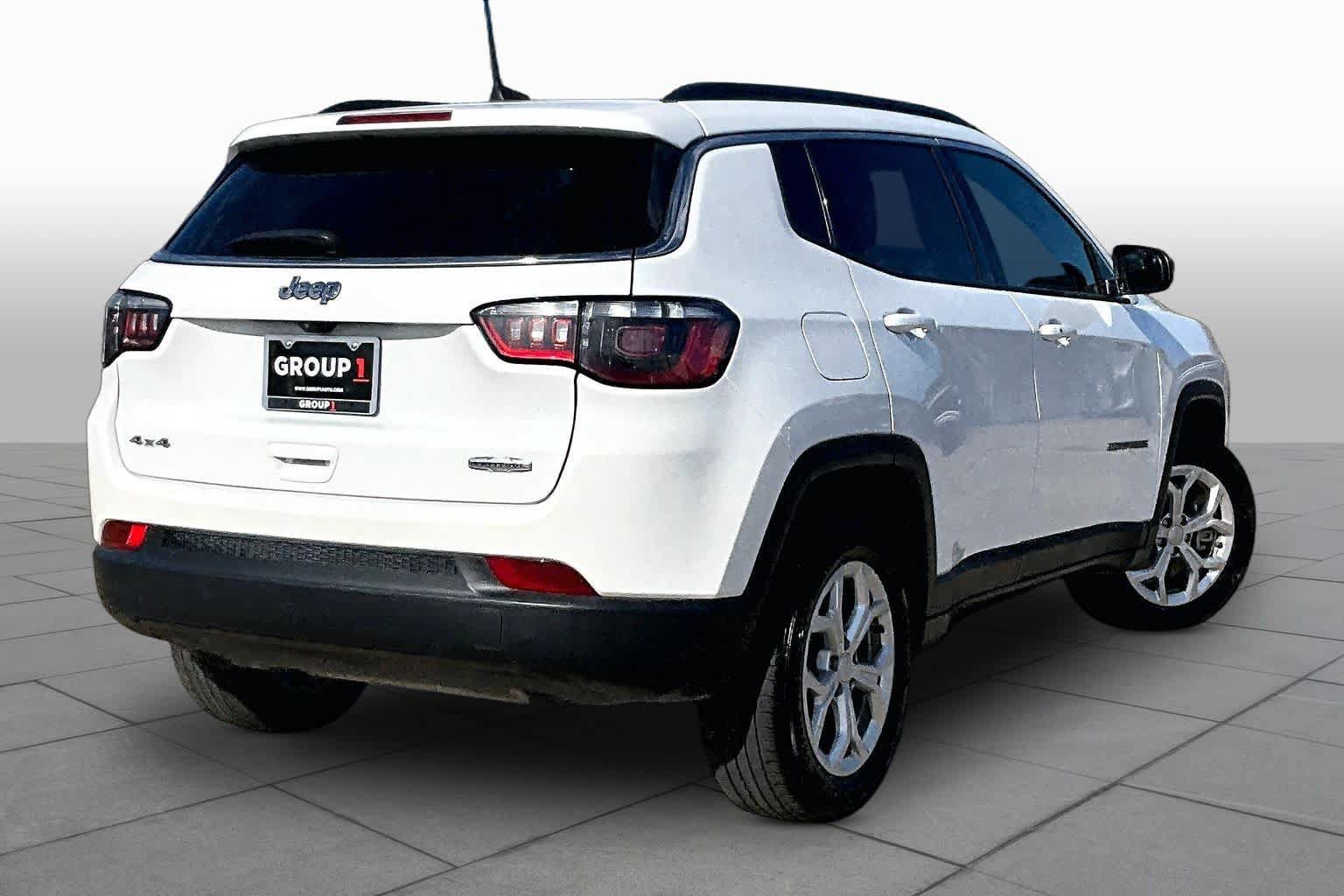 Used 2024 Jeep Compass Latitude AWD/4WD image 13