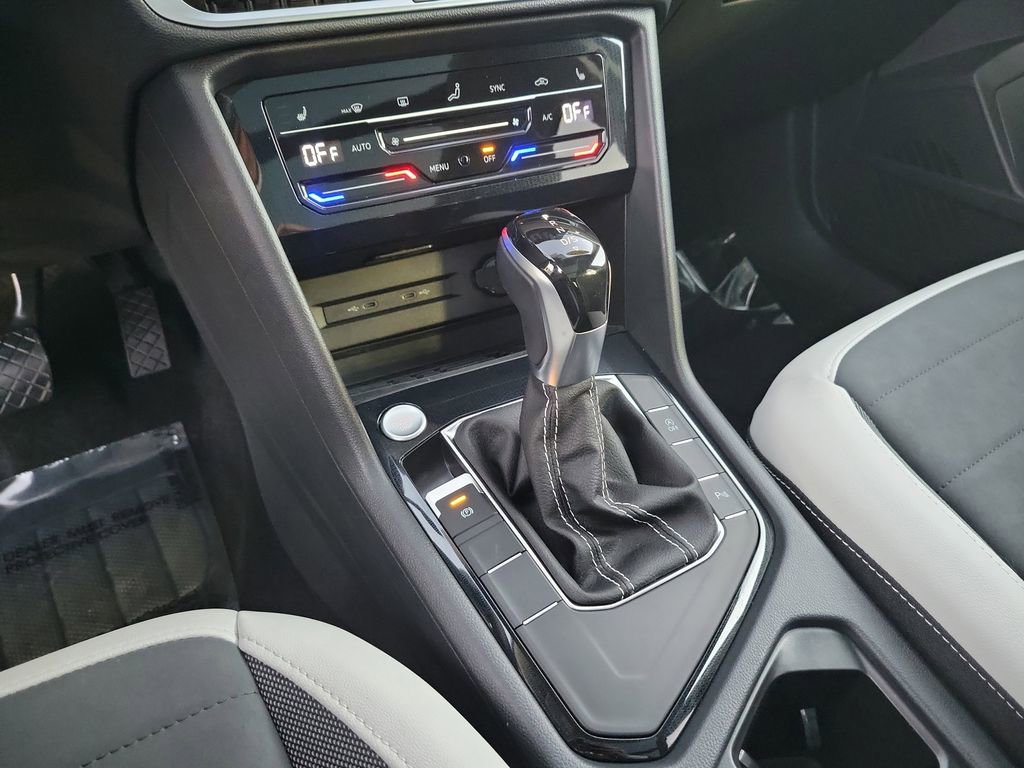 Used 2025 Volkswagen Taos SE w/ Panoramic Sunroof Package image 23