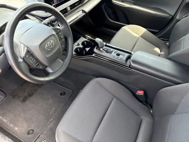 Used 2025 Toyota Prius LE AWD/4WD image 9