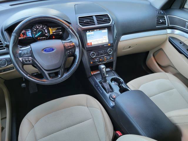 Used 2017 Ford Explorer XLT w/ Equipment Group 201A AWD/4WD image 32