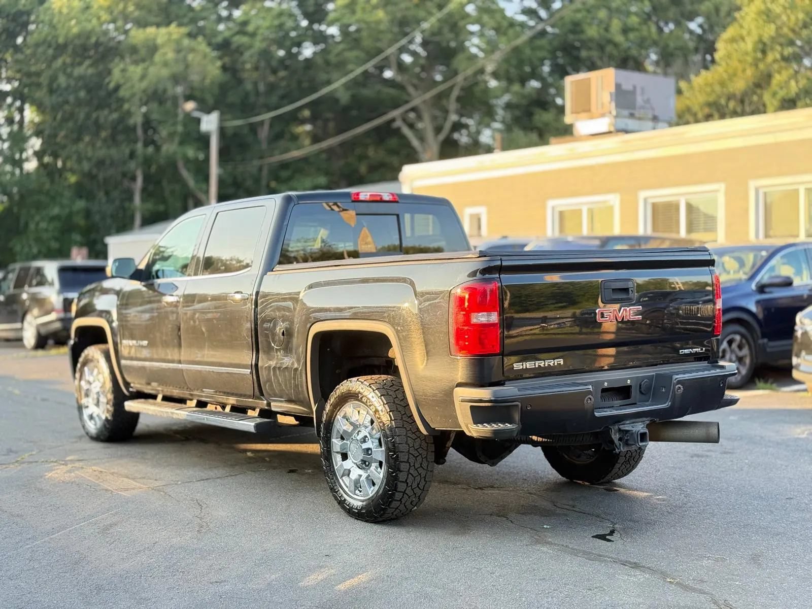 Used 2015 GMC Sierra 2500 Denali w/ Duramax Plus Package AWD/4WD image 5