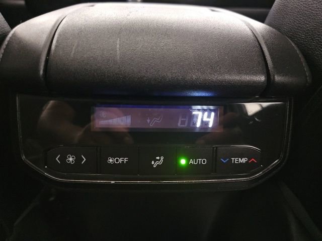 Used 2020 Toyota Highlander XLE image 32