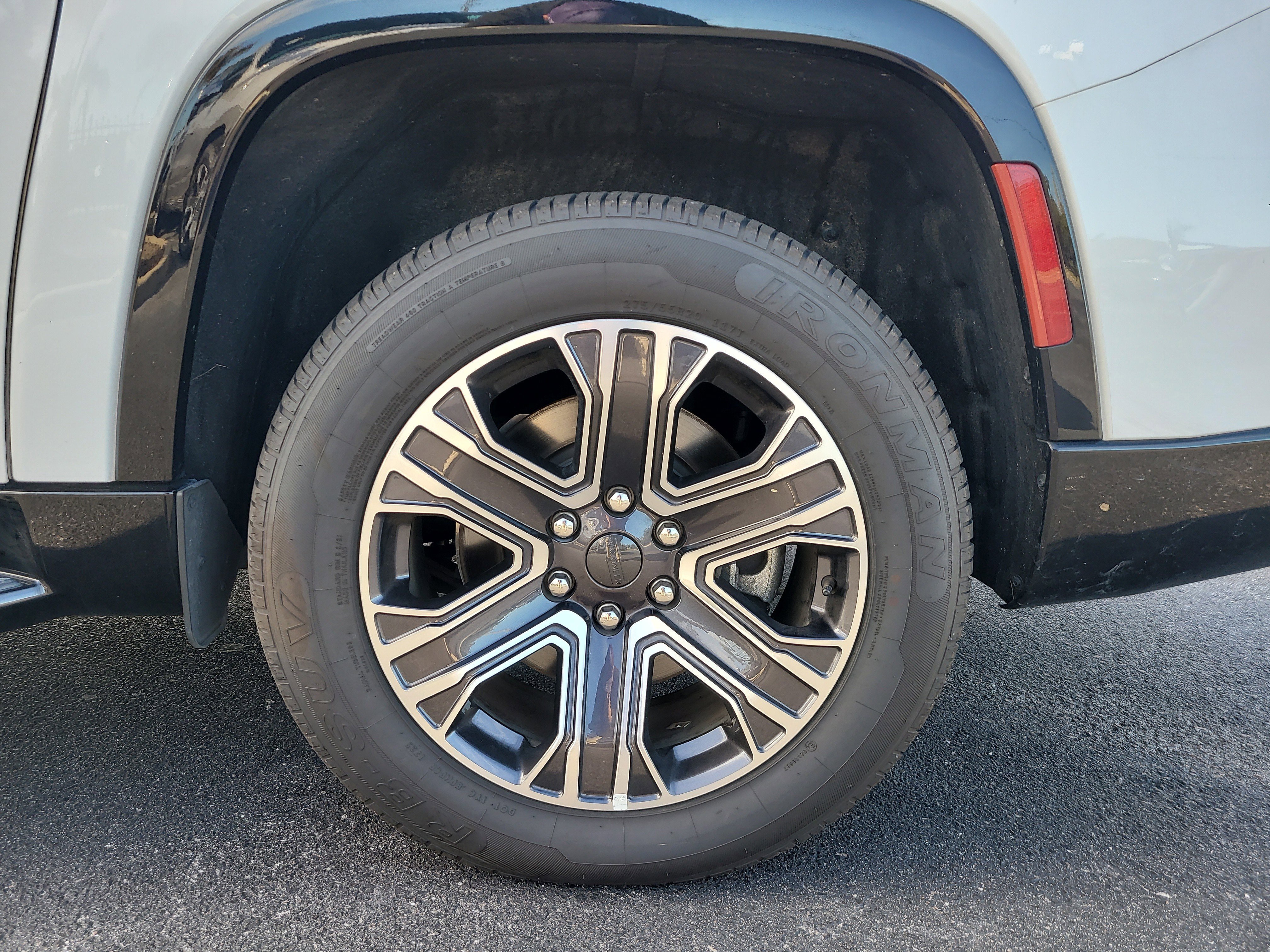 Used 2024 Jeep Wagoneer L Series II w/ Flexible Seating Group image 8