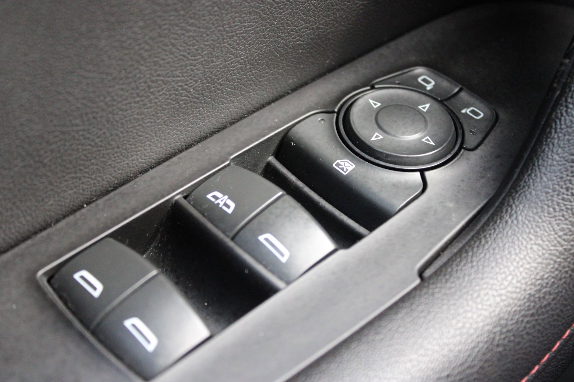 Used 2020 Chevrolet Blazer RS FWD image 24