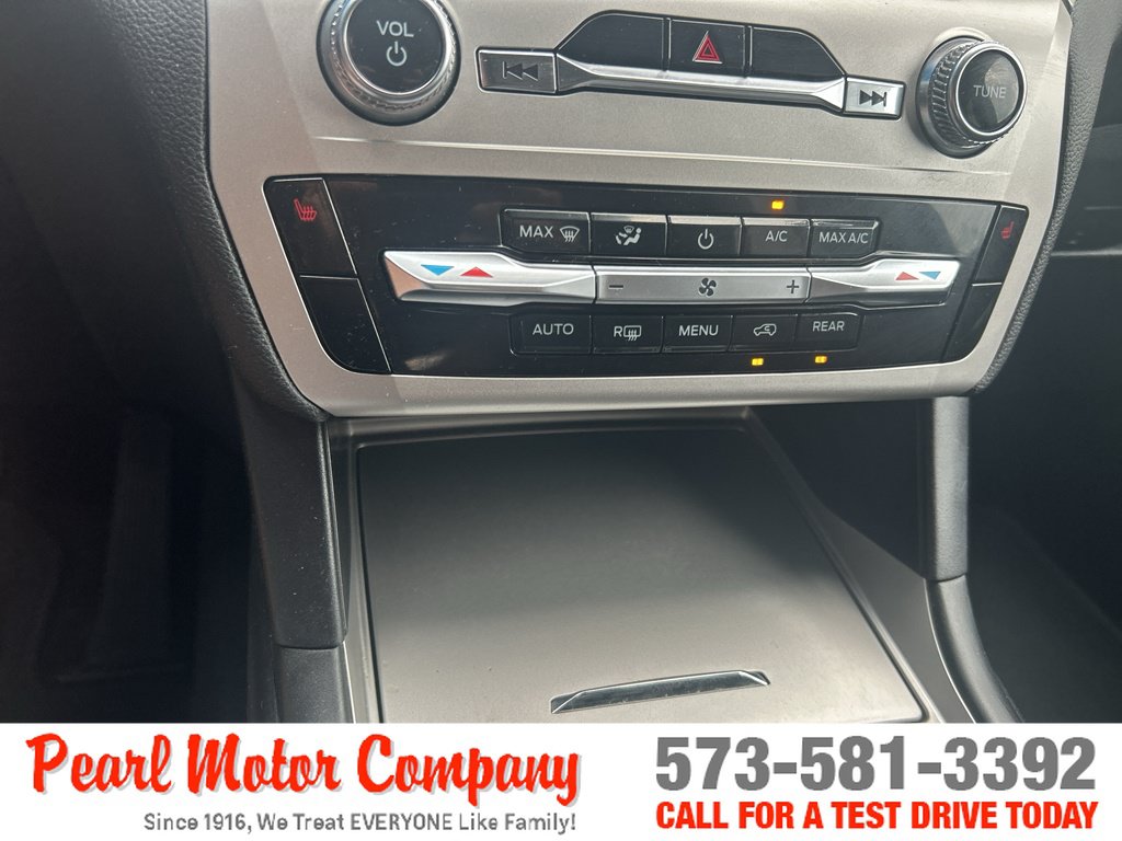 Used 2022 Ford Explorer XLT w/ Class IV Trailer Tow Package AWD/4WD image 17