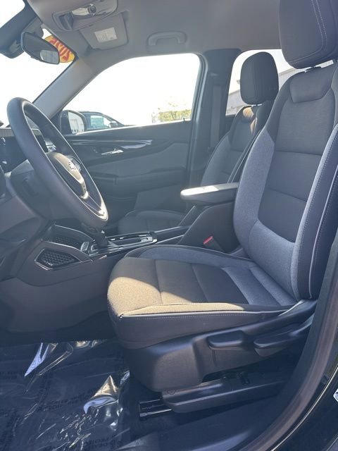Used 2025 Chevrolet TrailBlazer LT AWD/4WD image 40