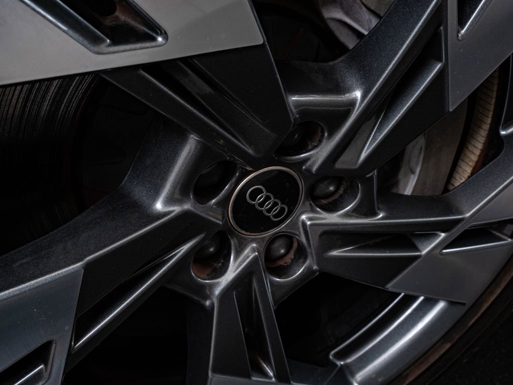 Used 2022 Audi e-tron Premium Plus w/ Premium Plus Package image 8