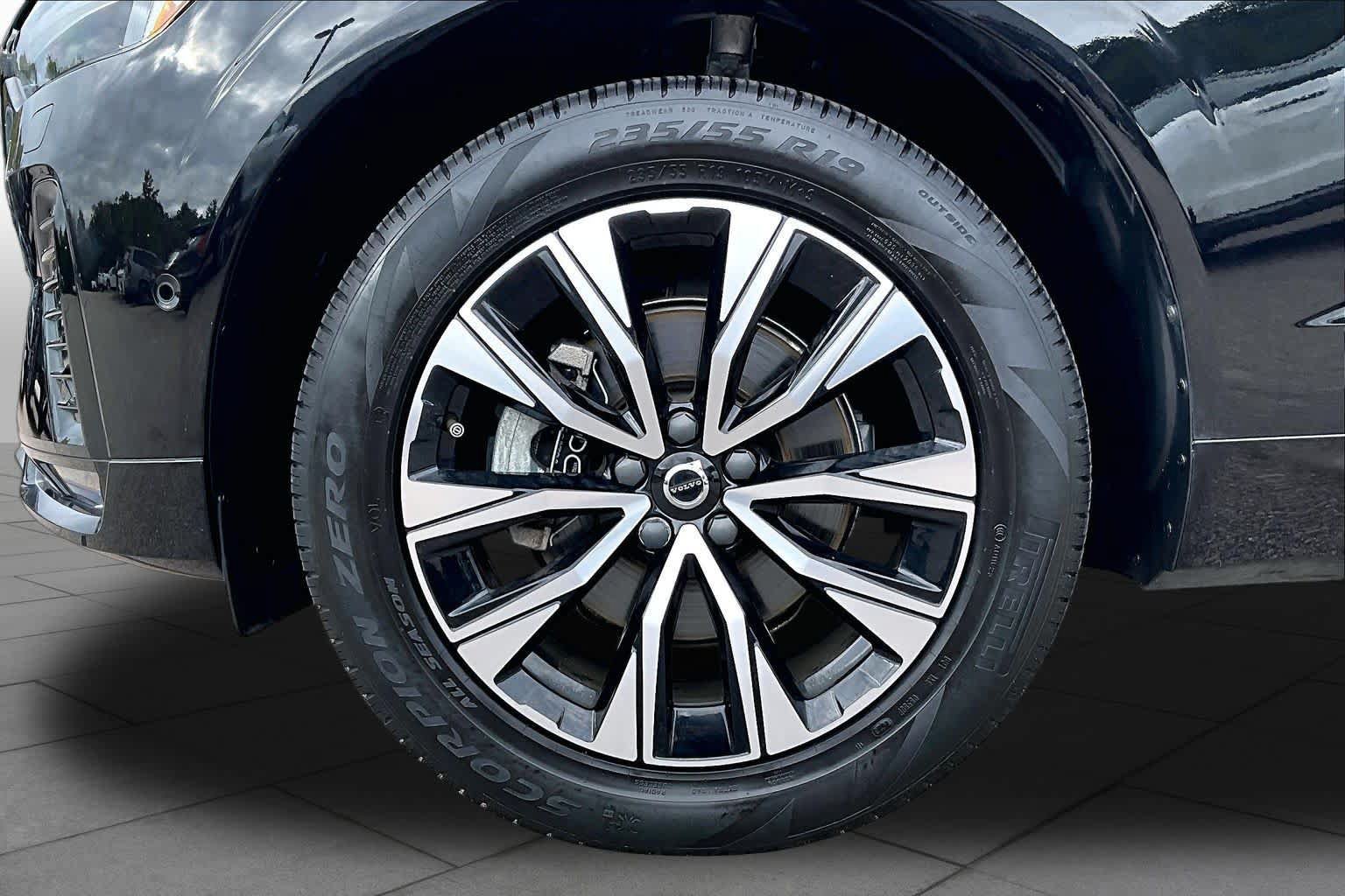 Certified 2024 Volvo XC60 B5 Plus w/ Climate Package AWD/4WD image 11