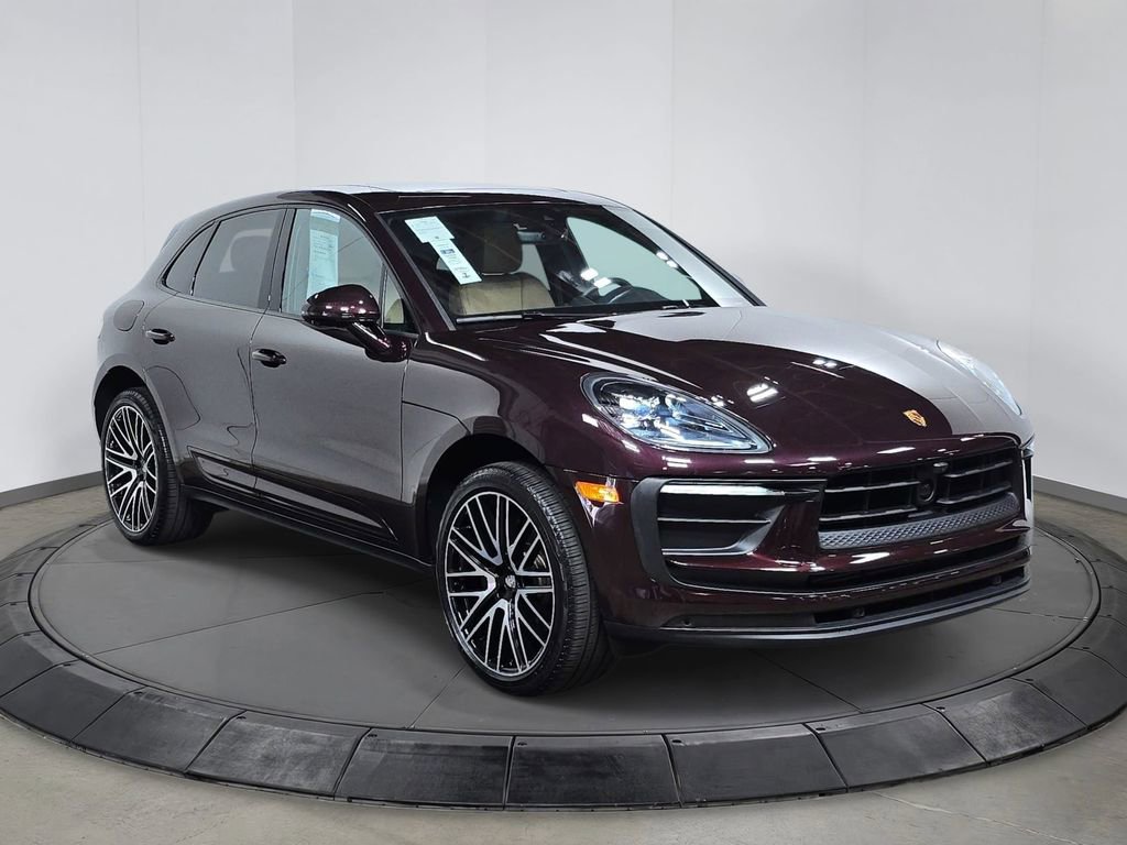 Certified 2025 Porsche Macan image 9