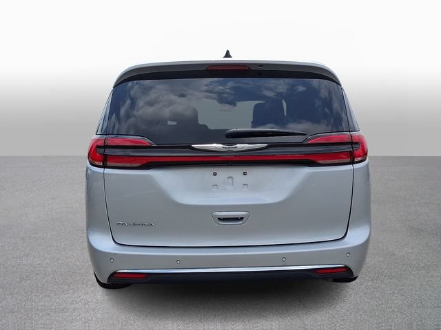 Used 2024 Chrysler Pacifica Touring-L FWD image 5