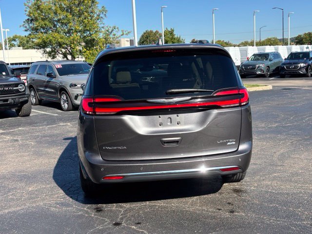 Used 2021 Chrysler Pacifica Limited w/ Premium & Safety Sphere Group AWD/4WD image 9