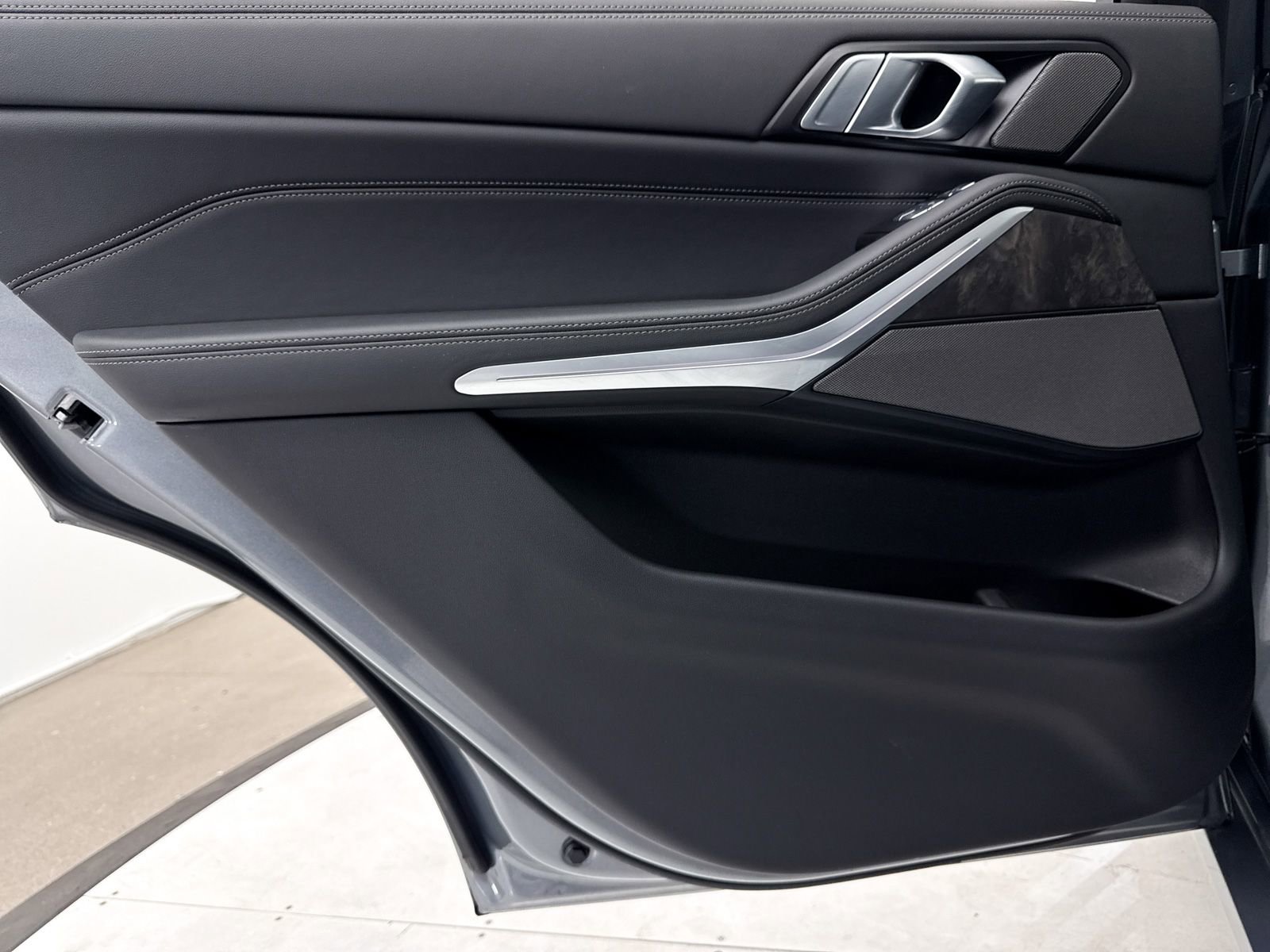 Used 2024 BMW X7 xDrive40i w/ Premium Package image 35