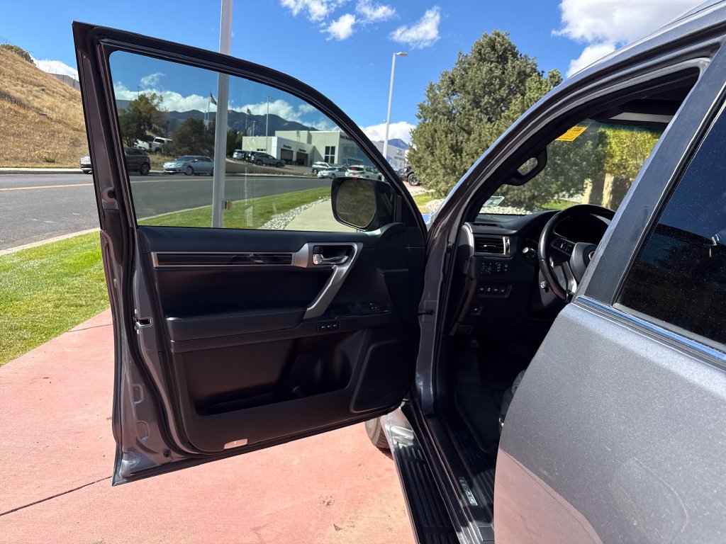 Used 2021 Lexus GX 460 Luxury w/ Sport Design Package AWD/4WD image 10