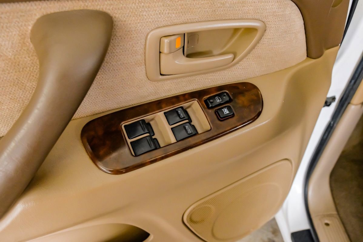 Used 2004 Toyota Sequoia SR5 image 44