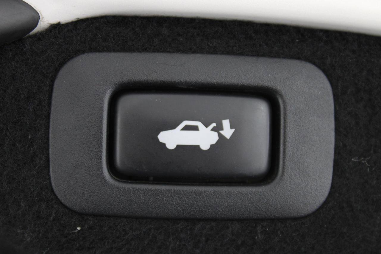 Used 2016 Lexus LS 460 w/ Comfort Package image 77