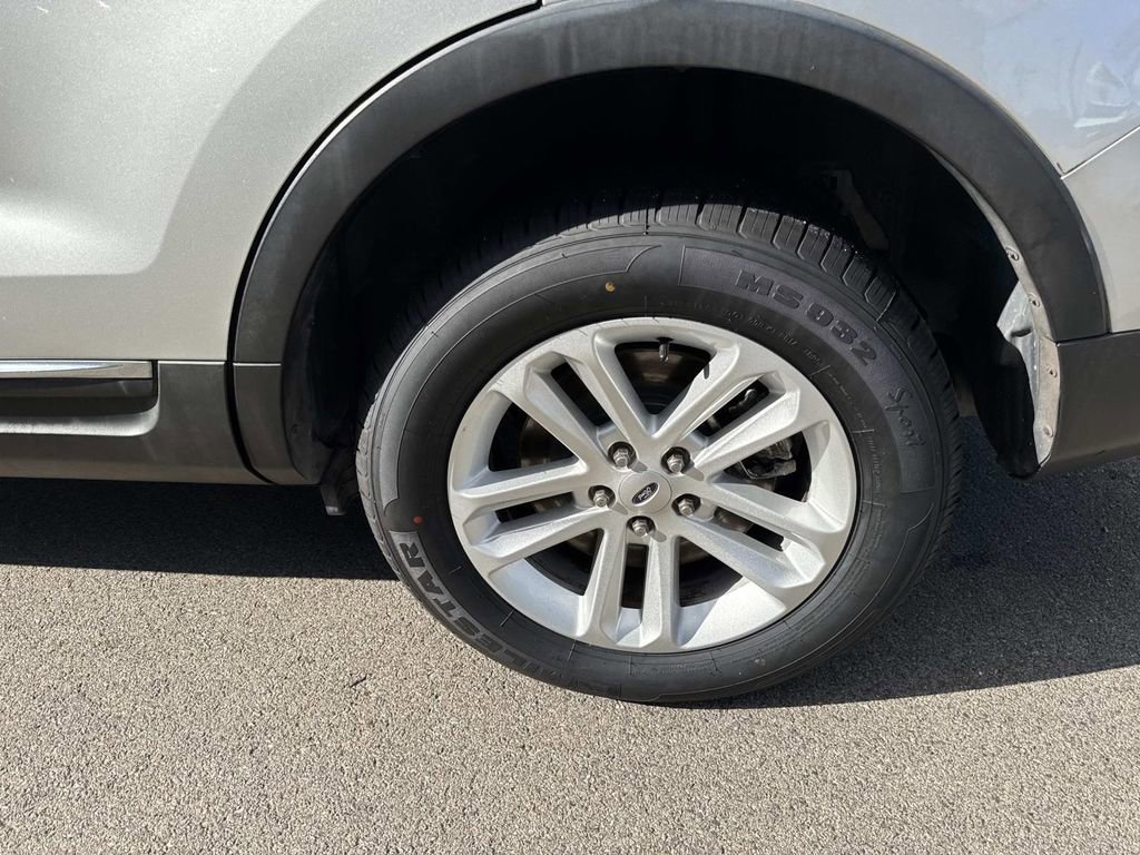 Used 2015 Ford Explorer XLT w/ Equipment Group 202B image 8