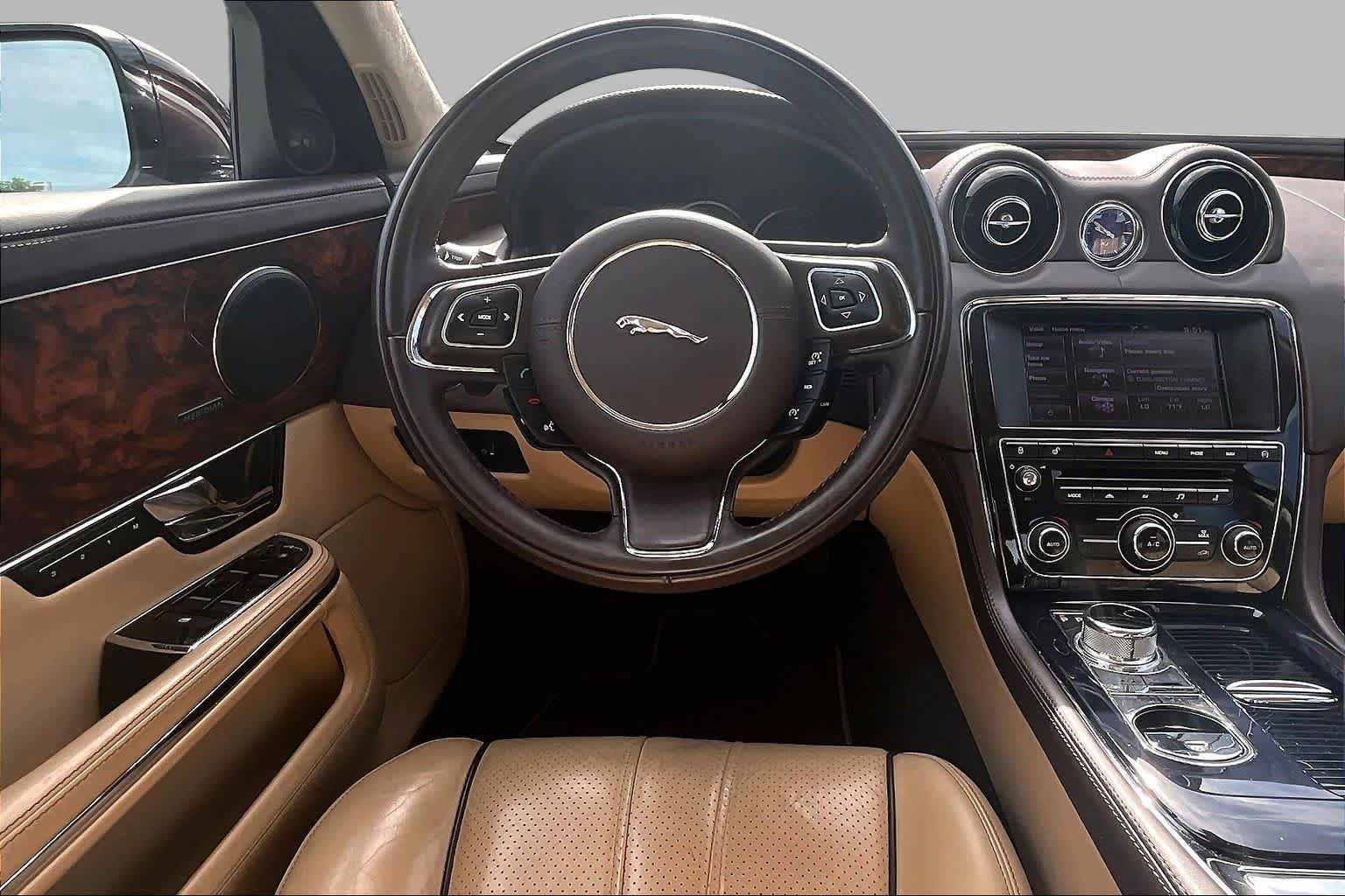 Used 2013 Jaguar XJ RWD image 6