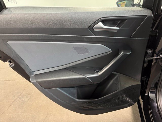 Used 2025 Volkswagen Jetta SE FWD image 16