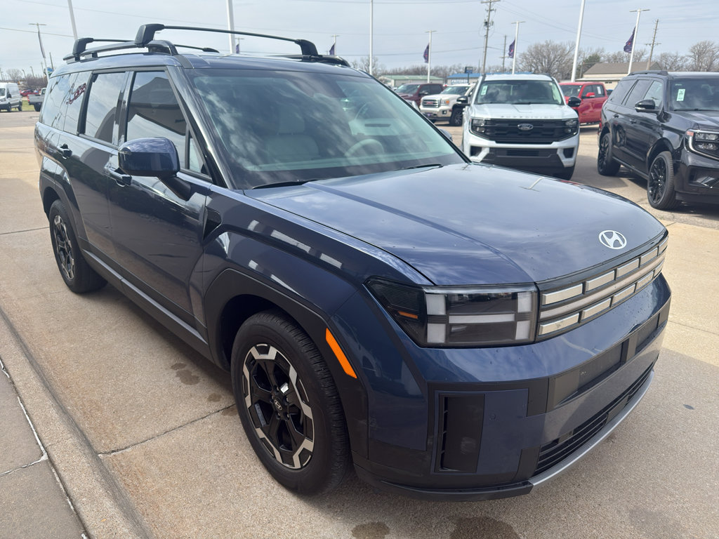 Used 2025 Hyundai Santa Fe SEL FWD image 3