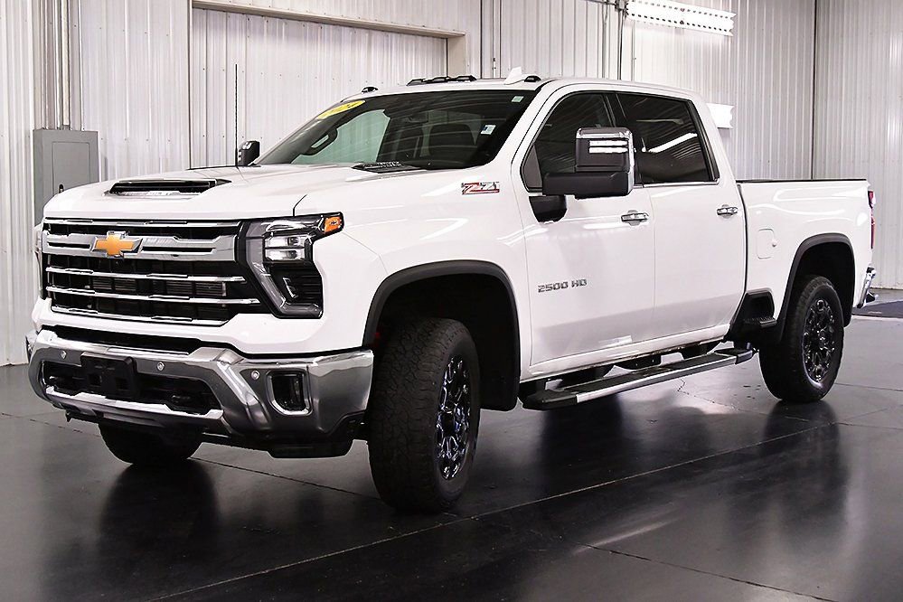 Used 2024 Chevrolet Silverado 2500 LTZ w/ LTZ Plus Package AWD/4WD image 3
