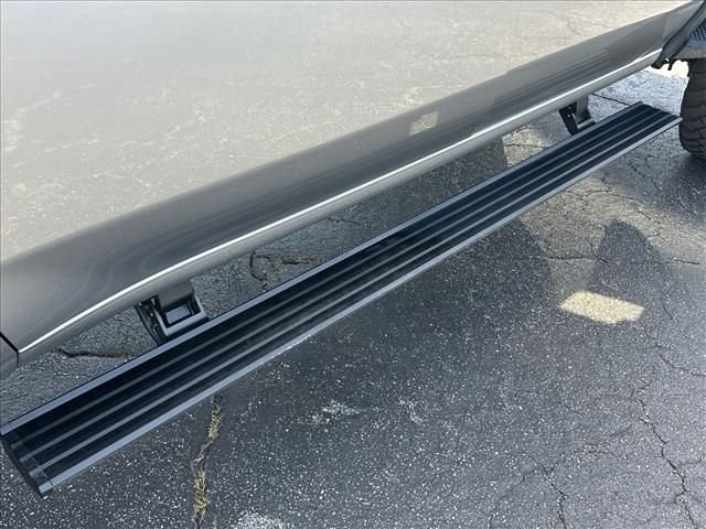 Used 2024 GMC Sierra 2500 Denali Ultimate AWD/4WD image 13
