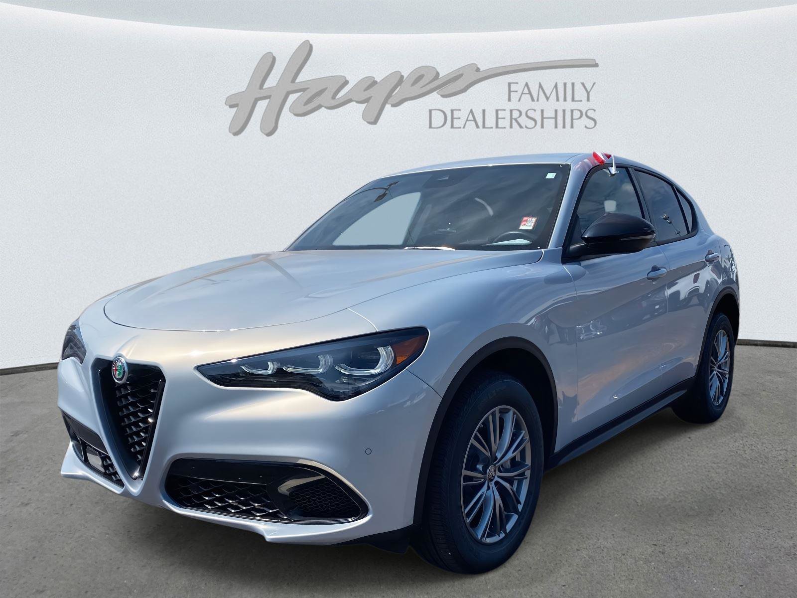 Used 2024 Alfa Romeo Stelvio Sprint image 35